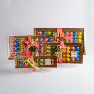 Alternative view of Ovetti misti in scatola trasparente